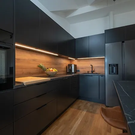 & Cozy Rooftop Flat